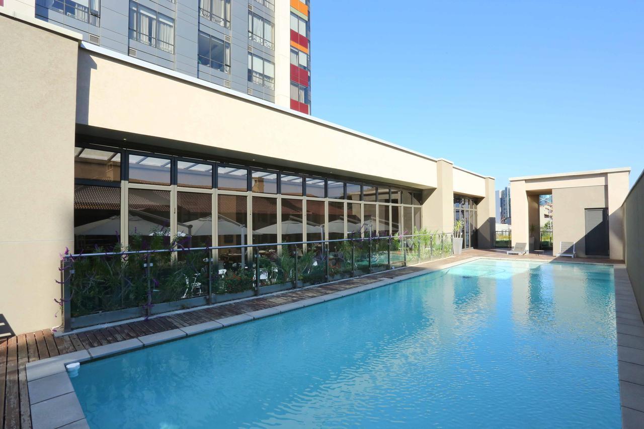 Sandton Skye Apartments Bagian luar foto