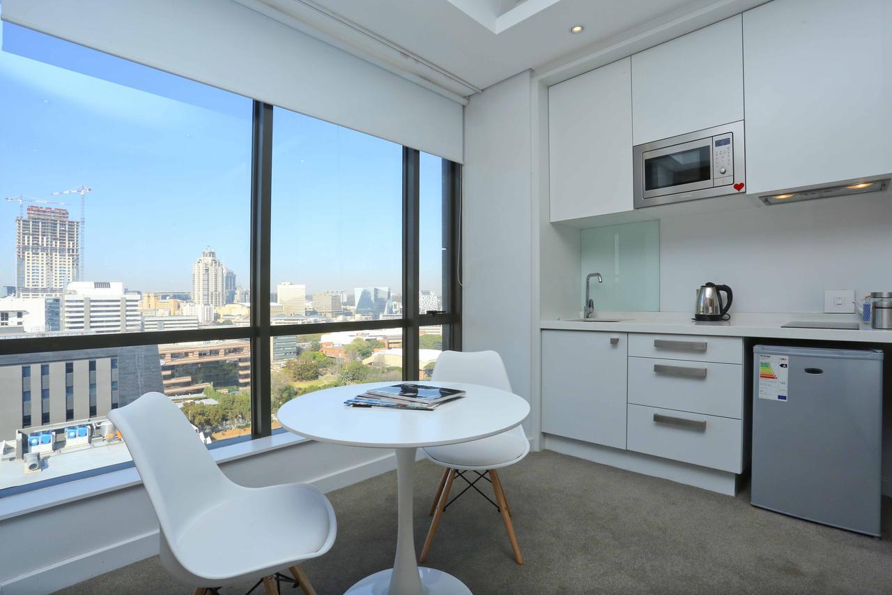 Sandton Skye Apartments Bagian luar foto